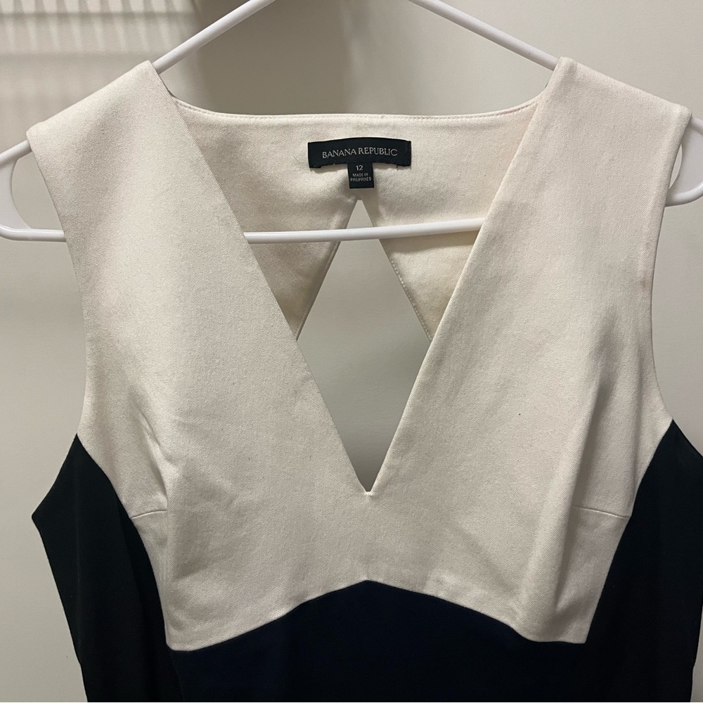 BANANA REPUBLIC Sloan-Fit Colorblock Cutout Sheath Dress - size 12 - work dress
